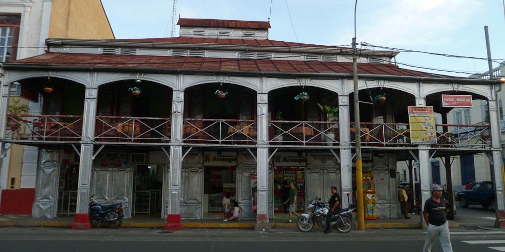 hus-af-jern-iquitos